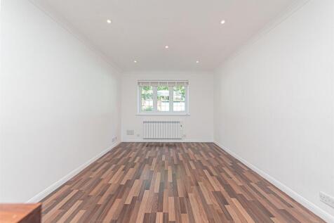 4 Aragon Court (19).jpg