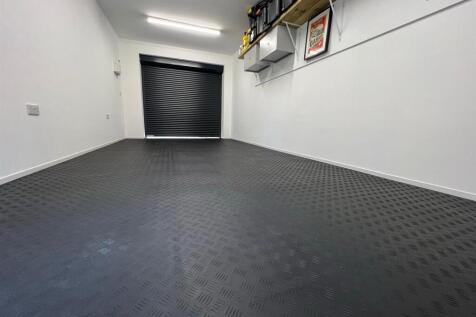 Garage 1.jpg