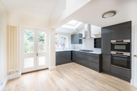 131 Kingston Road 006