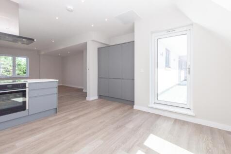 Largen kitchen living area 