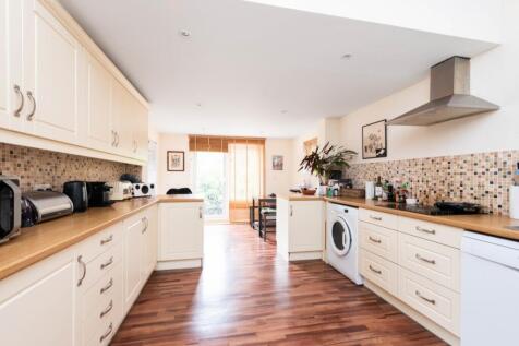 86 Divinity Road High-4