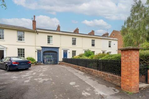 77 Woodstock Road-05660
