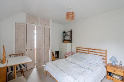 11 Churchill Place-08959