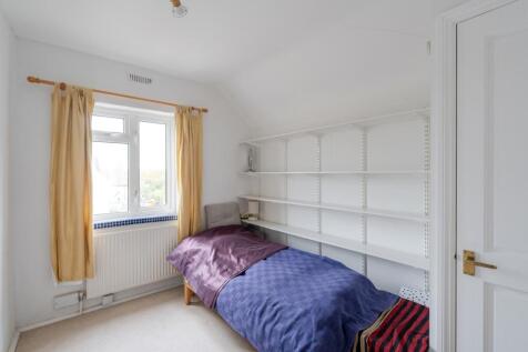 11 Churchill Place-08930