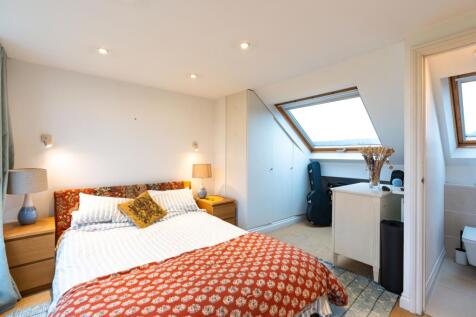 Bedroom with ensuite 