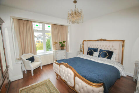 Principal bedroom