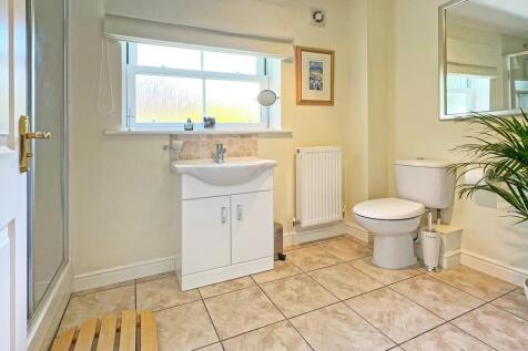 new en-suite pict...
