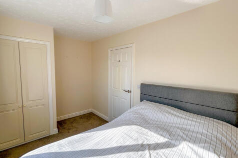 bedroom 1-2