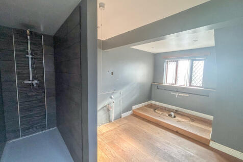 master bedroom en...