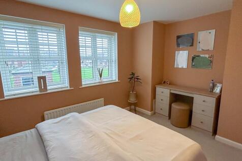 bedroom 1-2