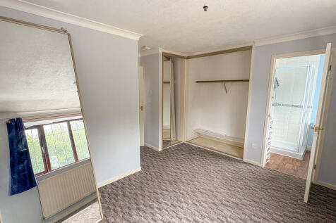 bedroom 1-2