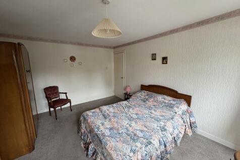bedroom 1-2