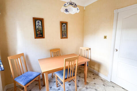 breakfast room