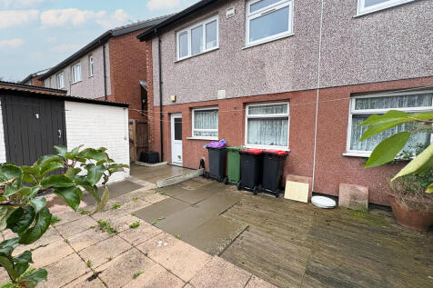 garden rear of fl...