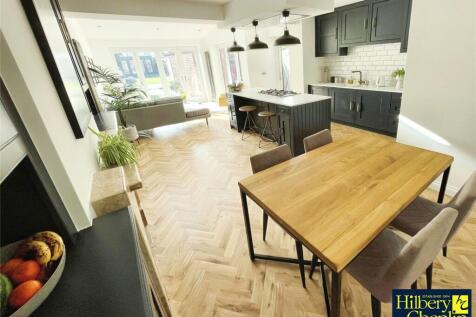 Kitchen/Dining Area