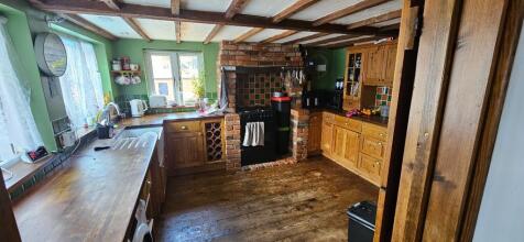 Cottage - Kitchen
