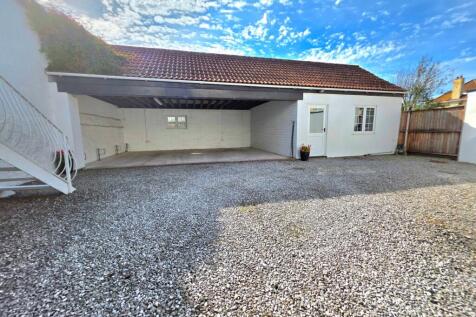 C'port/Rear Building