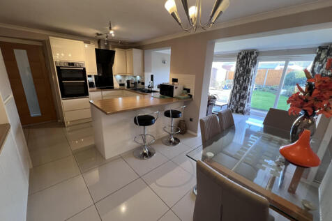 Ashdown Close, Ernesford Grange, Coventry, CV3 2P