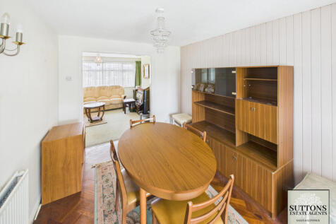 Through Lounge 3