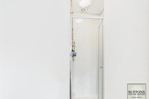 Flat 2 shower