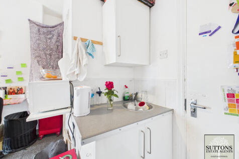 Flat 3 kitchen
