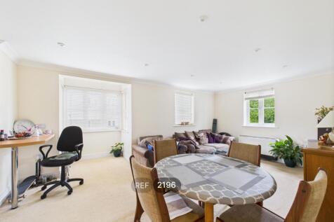 Kitchen &amp; Living area