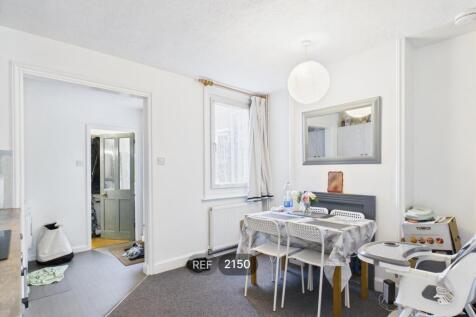 Kitchen / Dining area