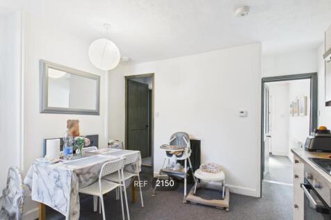 Kitchen / Dining area