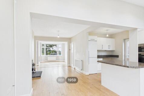 Kitchen / Living area (front)