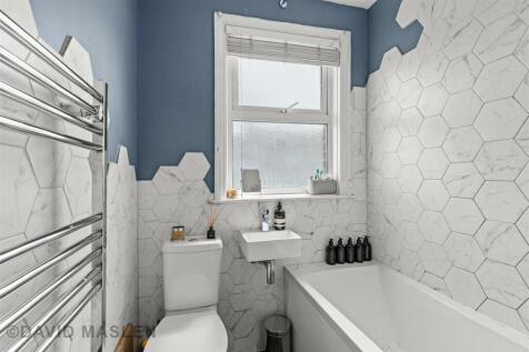 Bathroom (2).jpg