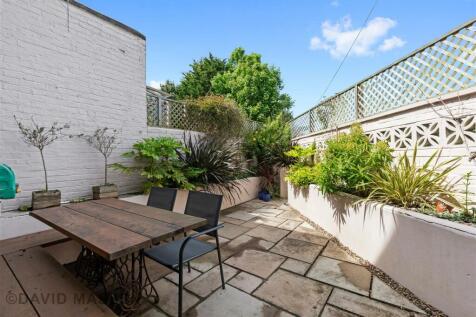 Rear Garden (2).jpg