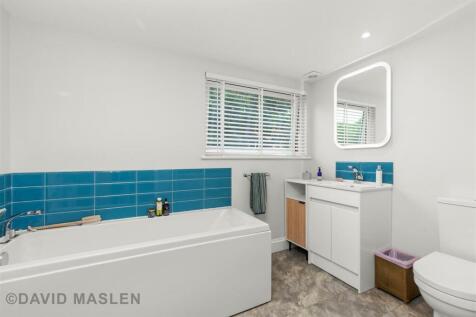 bathroom (2).jpg
