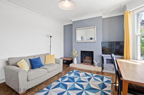 Living Room (14).jpg