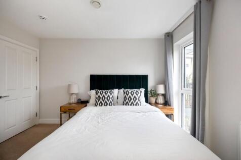 bedroom (1).JPG