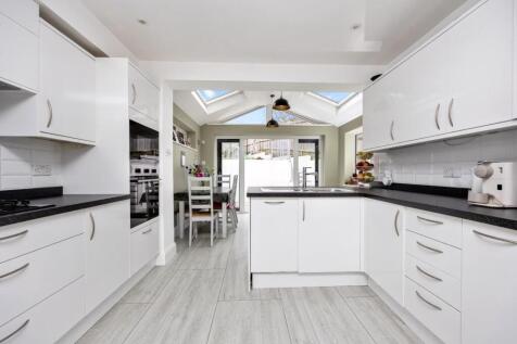 kitchen (2).jpg