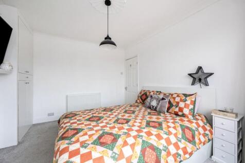 bedroom (3).jpg