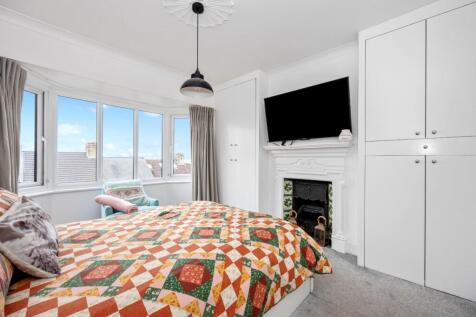 bedroom (2).jpg
