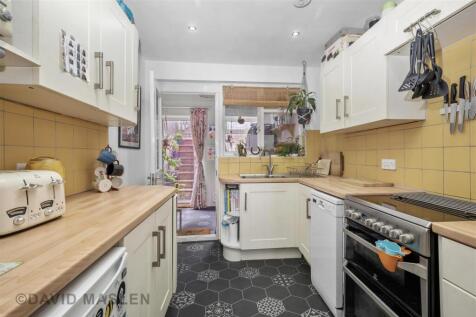 Kitchen (2).jpg