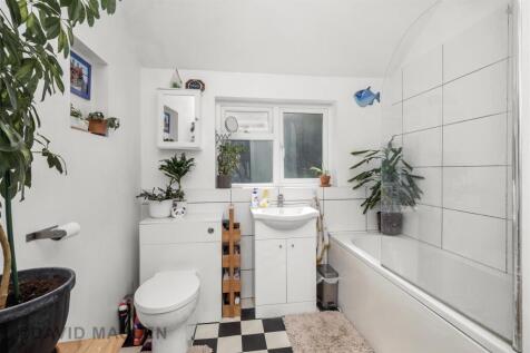 Bathroom (2).jpg