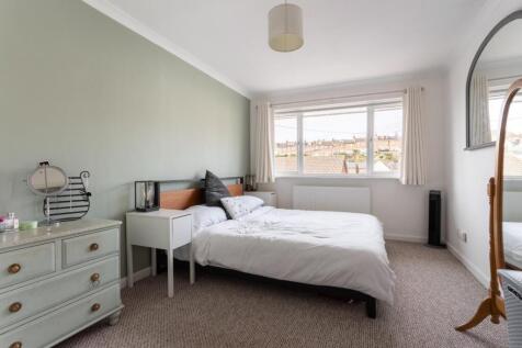 bedroom (2).jpg
