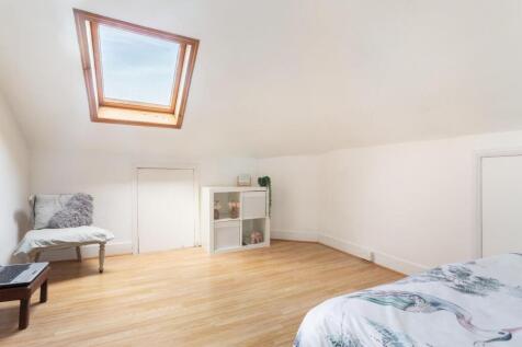 bedroom (2).jpg