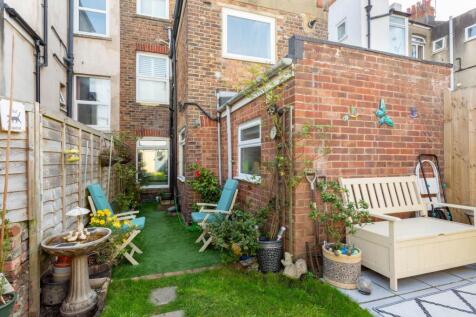 rear garden (2).jpg