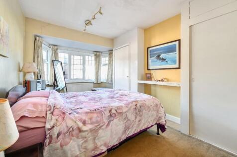bedroom (2).jpg
