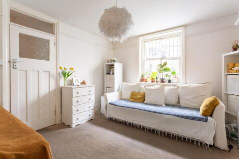 bedroom (2).jpg