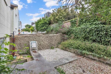 rear garden3.jpeg