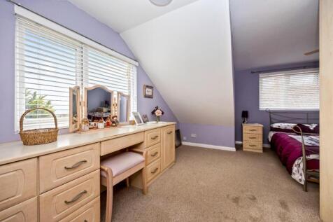 bedroom (11).JPG