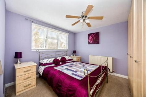 bedroom (14).JPG