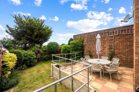 rear garden (3).JPG