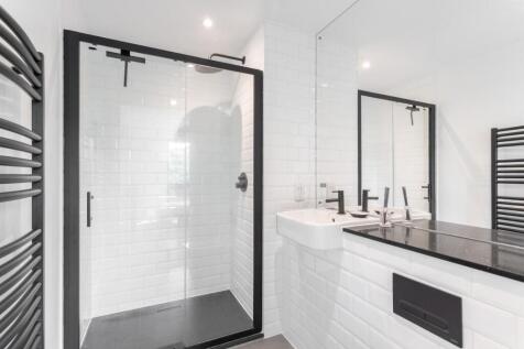 en-suite shower room.jpg