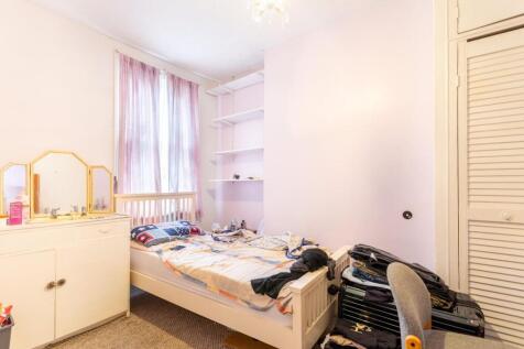 bedroom (2).jpg